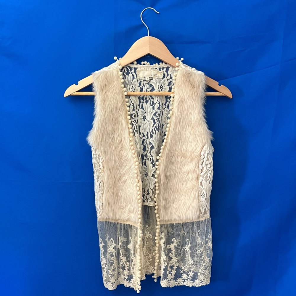 A’reve fur butter cream lace vest small boho feminine EUC Bohemian cottagecore